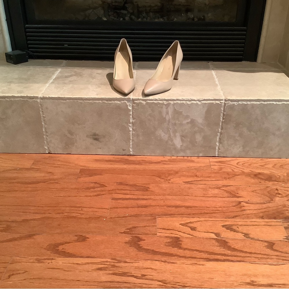 Ivanka Trump Cream Heels Classic Pointed-Toe Pumps